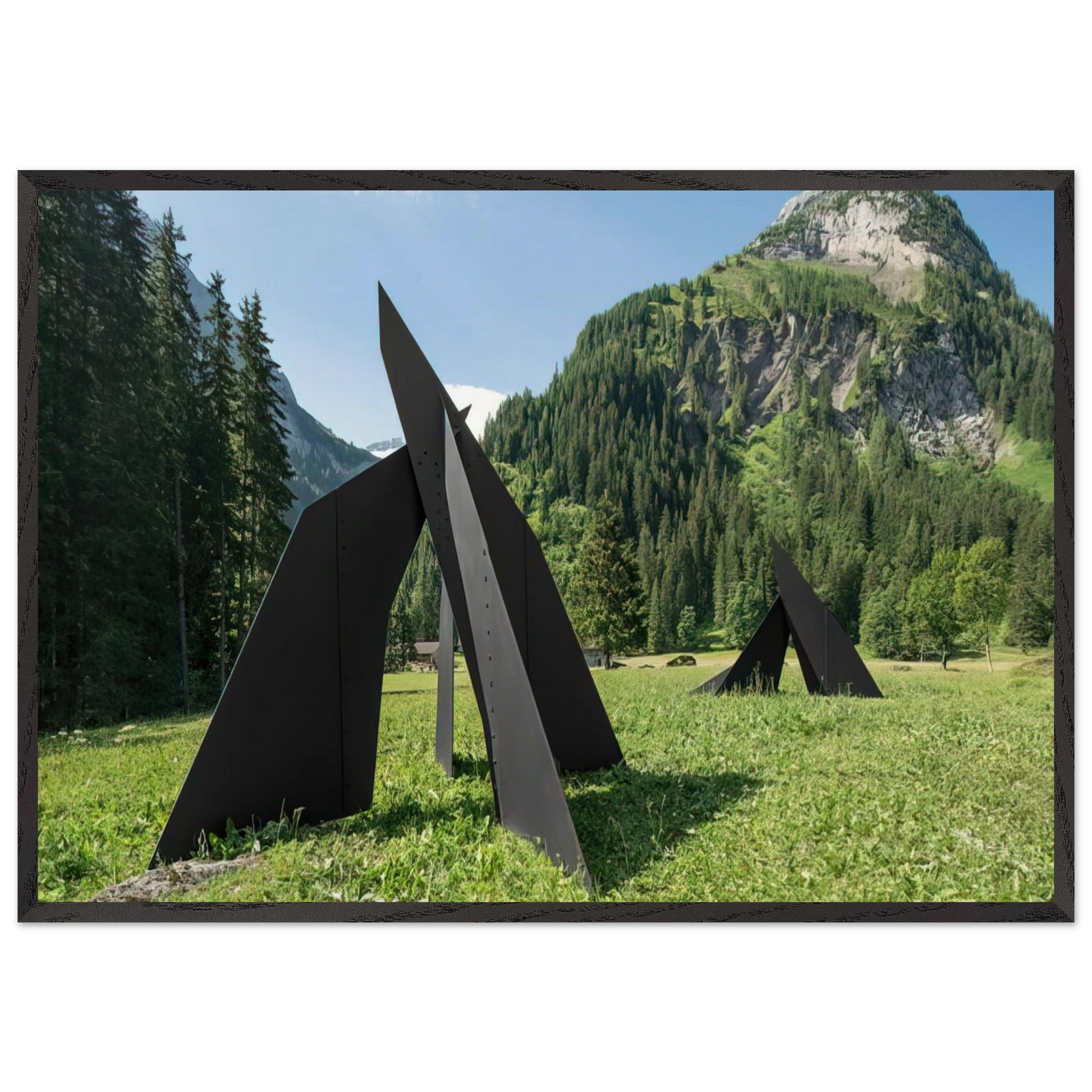 FOUR PLANES ESCARPE 1967 - Alexander Calder 70x100 cm / 28x40 inches Framed Art Print – Black Wooden Frame