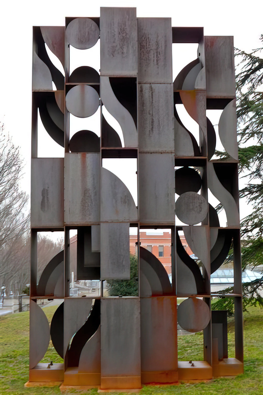 Louise Nevelson Sculpture: The Monumental Poetry of Assemblage - ATMOSPHERE AND ENVIRONMENT X 1969 by Louise Nevelson