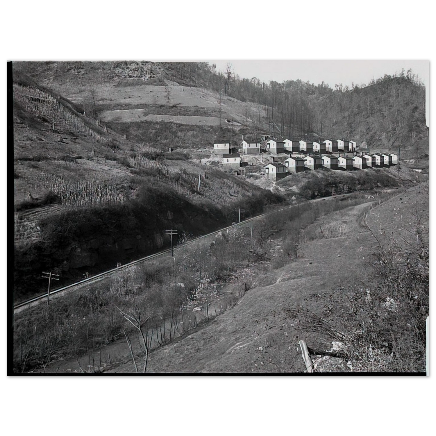 Ben Shahn - COAL COMPANY TOWN IN JENKINS 1935  75x100 cm / 30x40inches Fine Art Poster